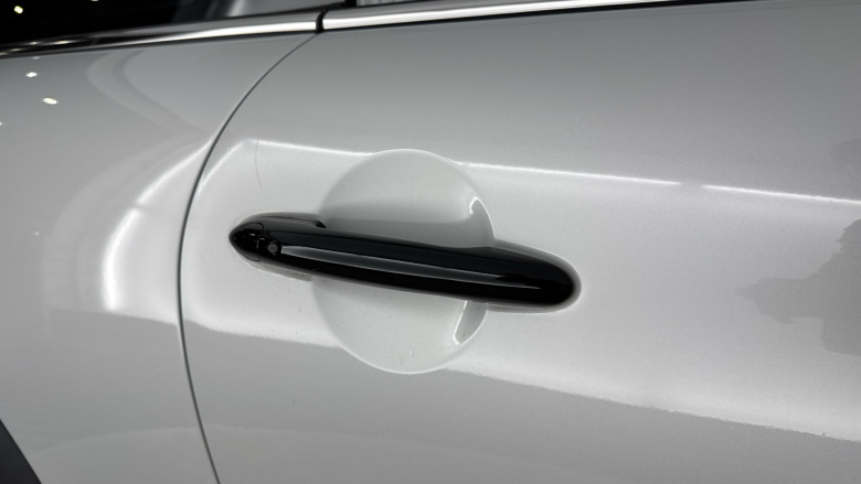 MINI Hatchback 2.0 Cooper S Sport 3dr Auto [Nav Pack] Petrol Hatchback